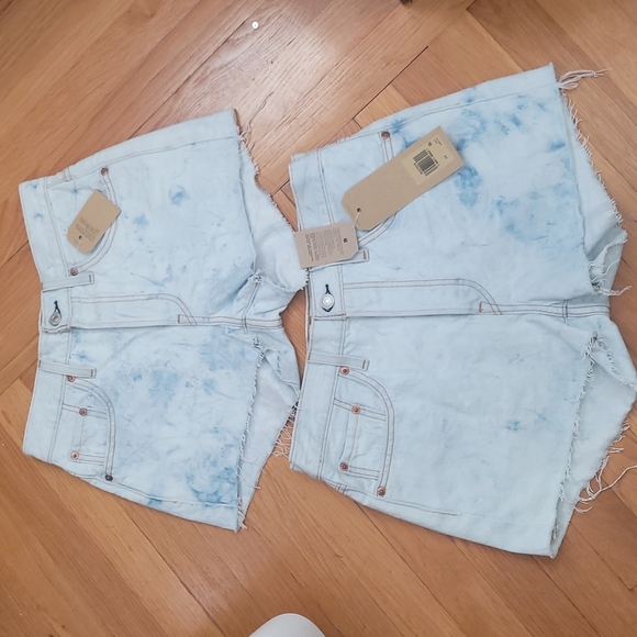 Levi's Women’s 501 High-Rise Shorts in Scribble Down - Picture 7 of 7